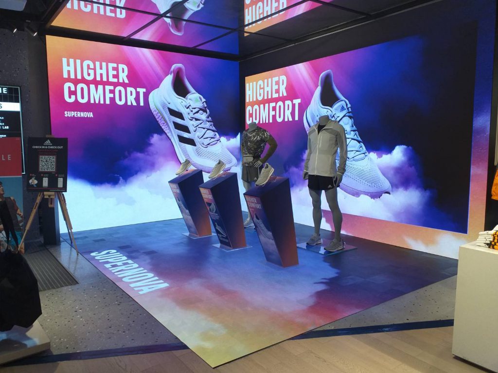 บริษัท แอล อีดี โปรเฟสชั่นแนล จำกัด LED Display P2.5  Adidas SQ1